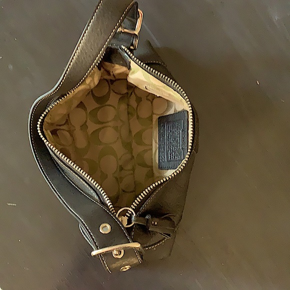 Black pebble leather, very gently used Coach bag - Picture 4 of 4